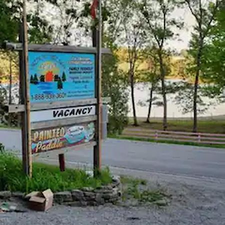 Lakefront Hideaway Resort カワーサレイクス エクステリア 写真